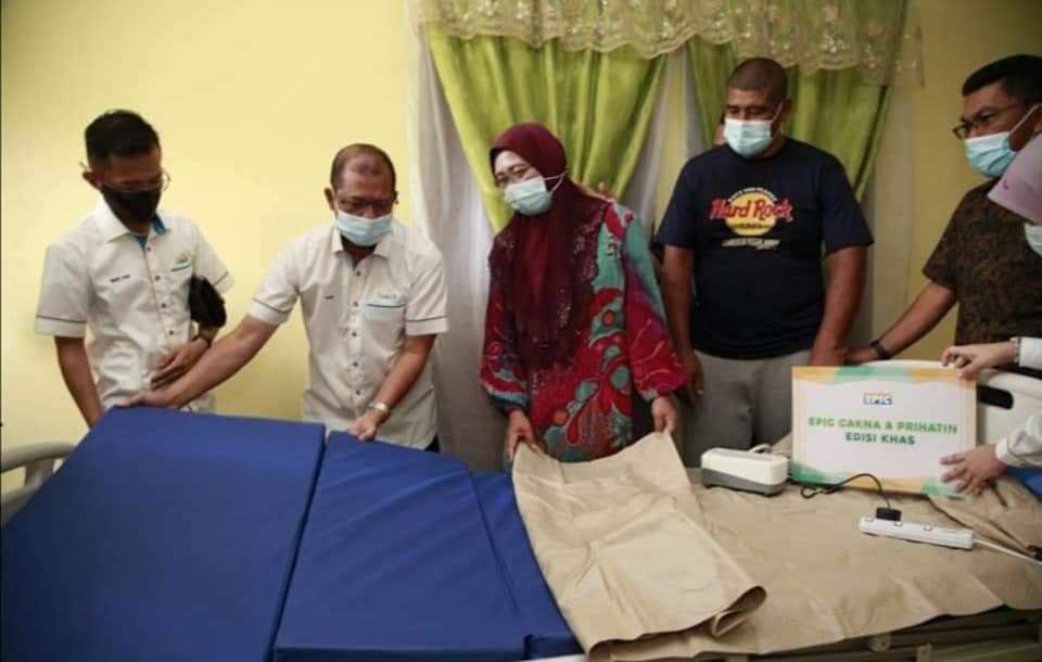 Kakak Sebak Adik Dapat Katil Baru