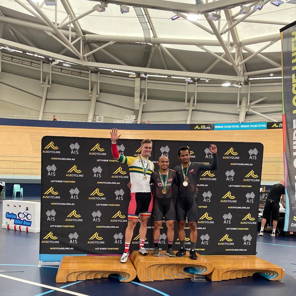 Azizul Raih Emas Di Australia