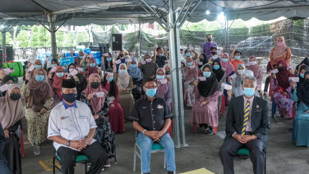 Calon STPM Kemaman Terima Sumbangan