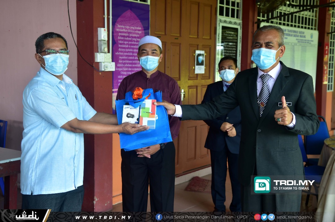 Sasar Bantu 100 Pelajar Miliki Telefon Pintar Mudahkan PdPR