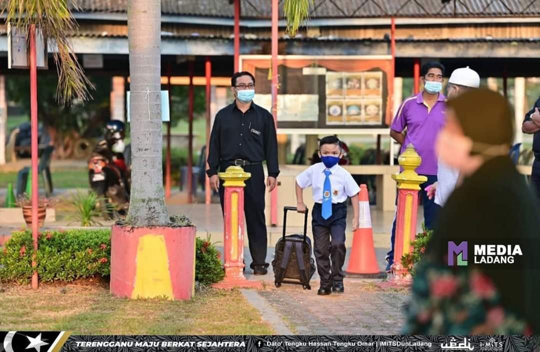 Murid Pra, Tahun 1 Dan 2 Mula Sekolah Hari Ini