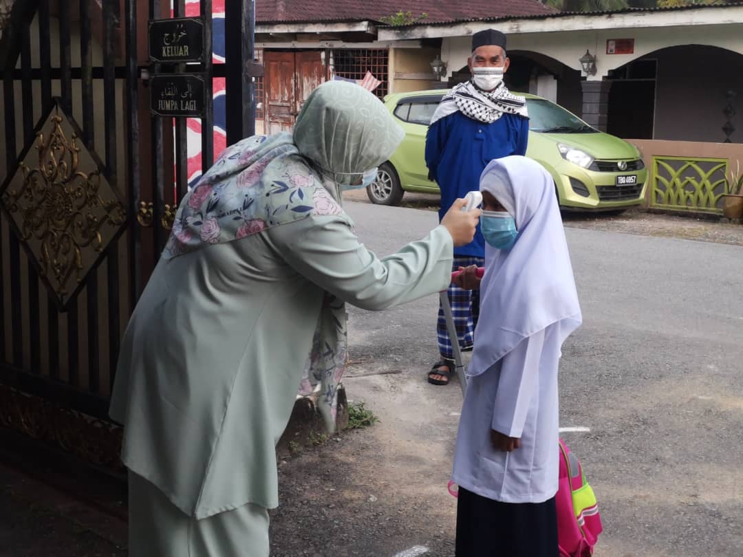 Ahli Parlimen Kuala Nerus Sumbang Kelengkapan COVID-19 Sempena Pembukaan Sekolah