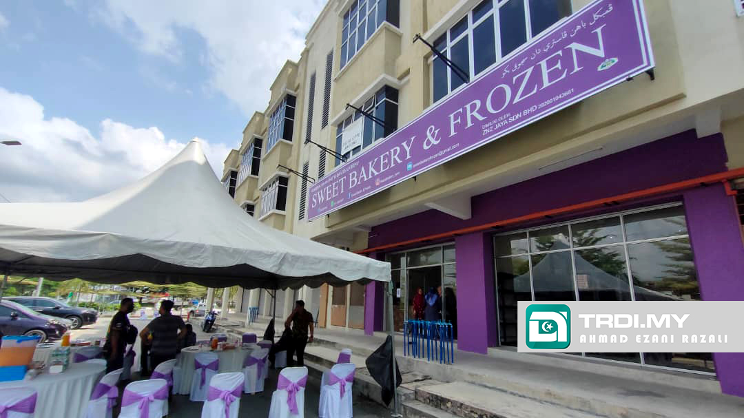 Sweet Bakery & Frozen Mula Dibuka