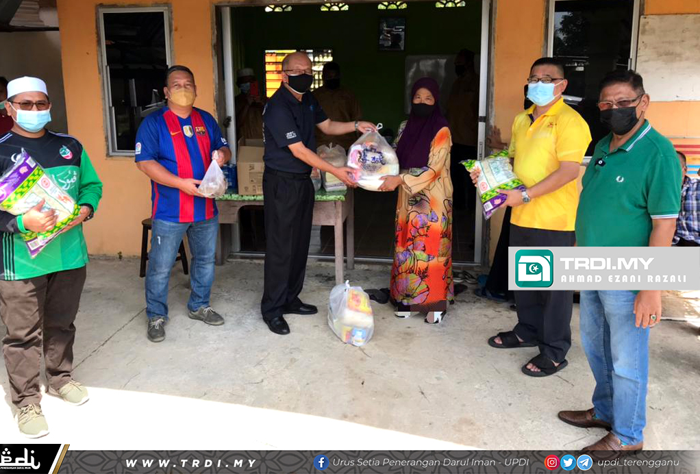 Kelab Bola Sepak Chukai Bantu Asnaf