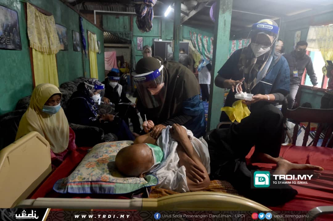 Tiga Beradik Derita Penyakit Kronik Lega Terima Vaksin