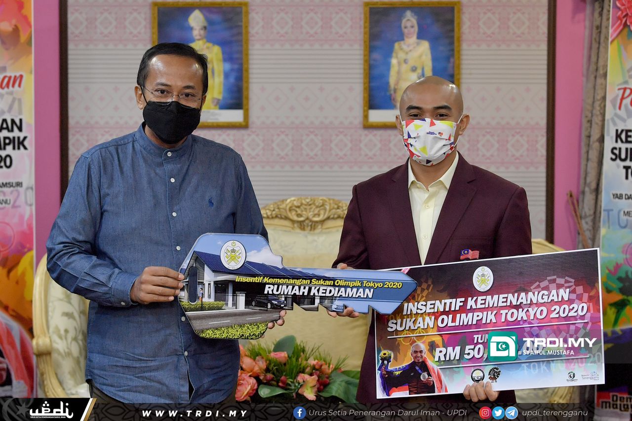 Azizulhasni Terima Insentif RM350,000 Daripada Kerajaan Negeri