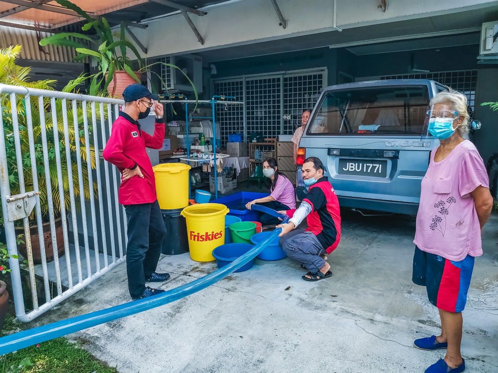 80 Sukarelawan Bantu Penduduk Dilanda Krisis Air