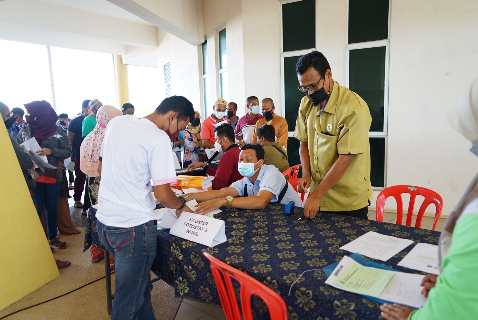 2,251 KIR Terima Bantuan Persekolahan Di DUN Kijal