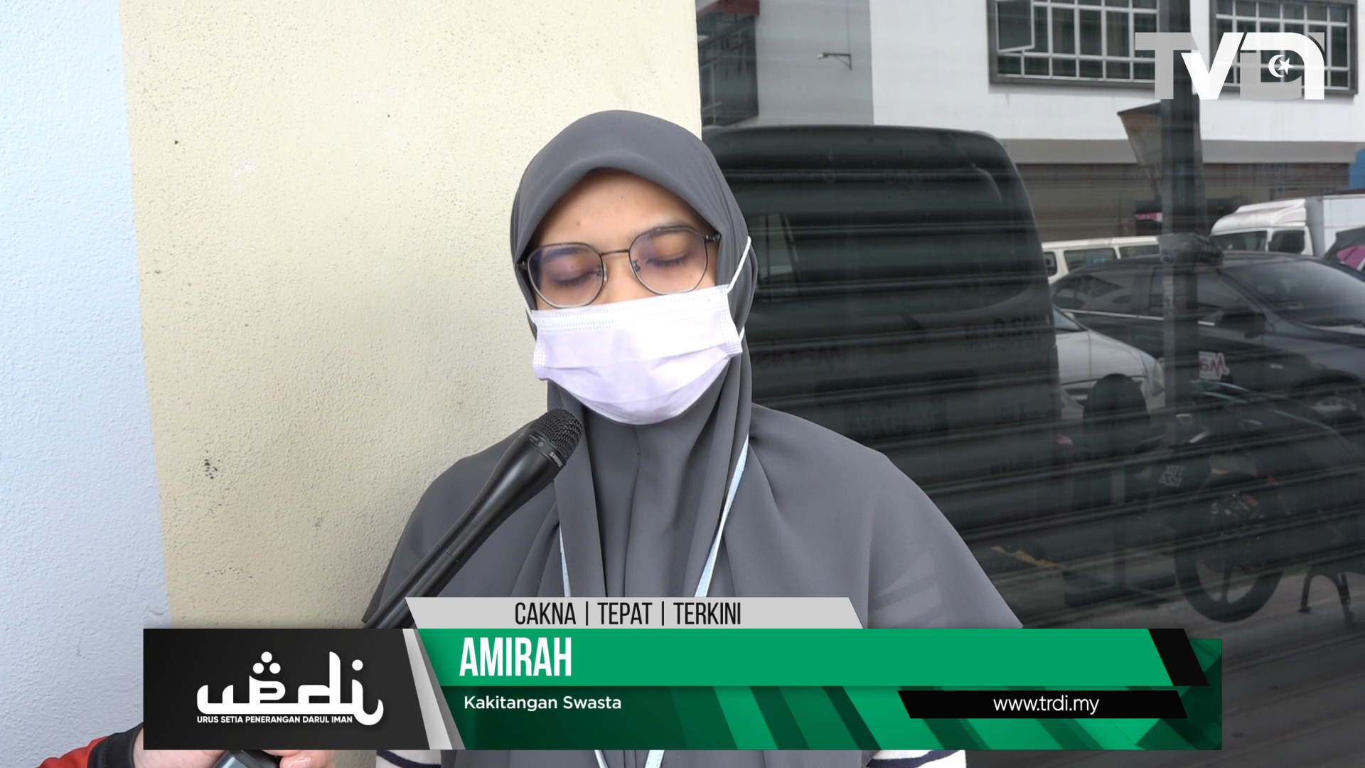 BANTUAN PAKAIAN DAN PERALATAN PERSEKOLAHAN