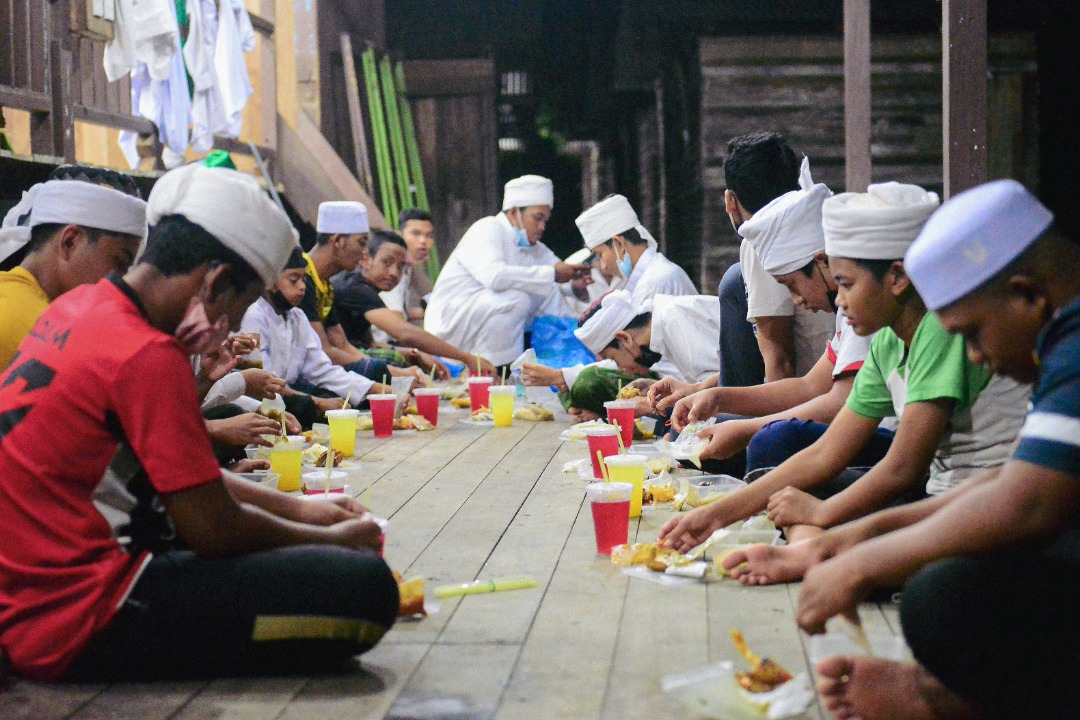 PETRONAS Sumbang Zakat RM79,900 Kepada Sekolah Agama