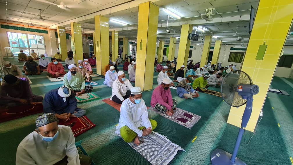Awas Kaki Ponteng Solat Jumaat!