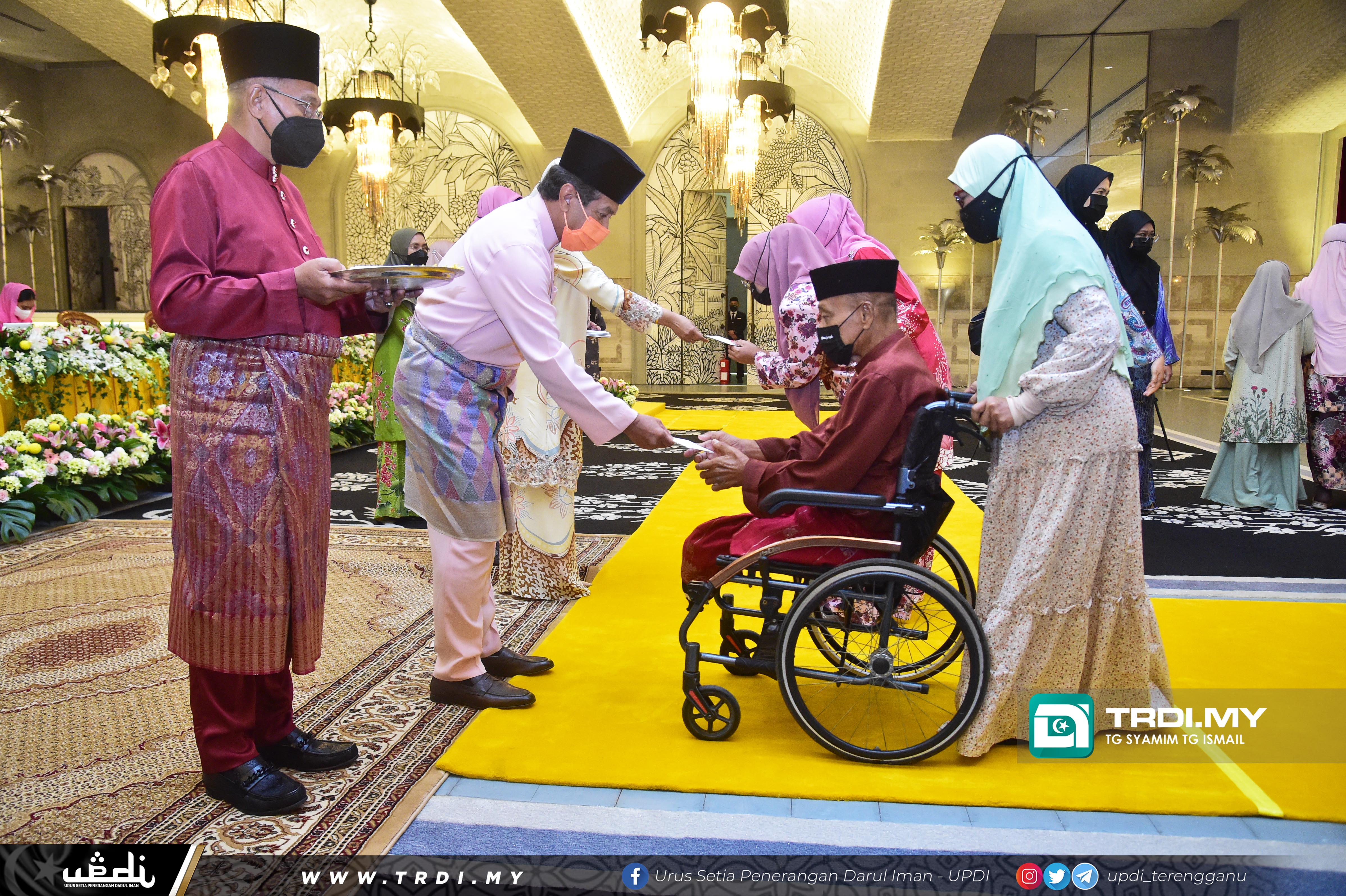 Majlis Jamuan KDYMM Sultan Terengganu bersama Warga Istimewa dan Fakir Miskin bertempat di Istana Syarqiyyah