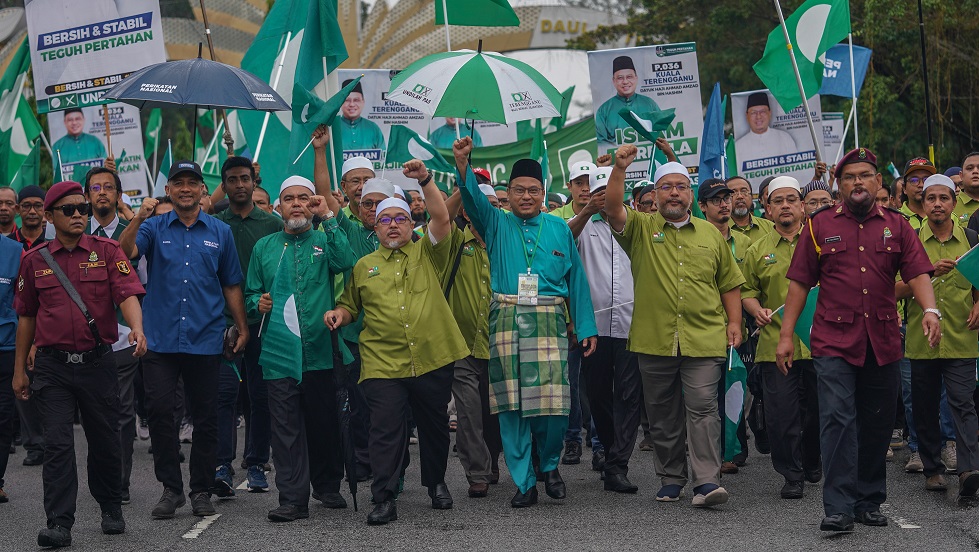 PRU15: 2,000 Penyokong Iringi Amzad Ke Pusat Penamaan Calon