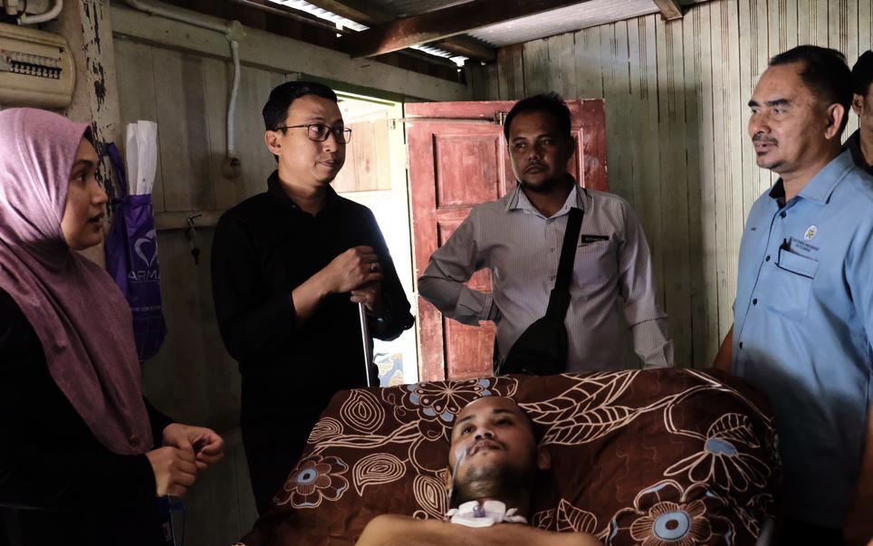 Lelaki Lumpuh Bakal Terima Bantuan Bulanan