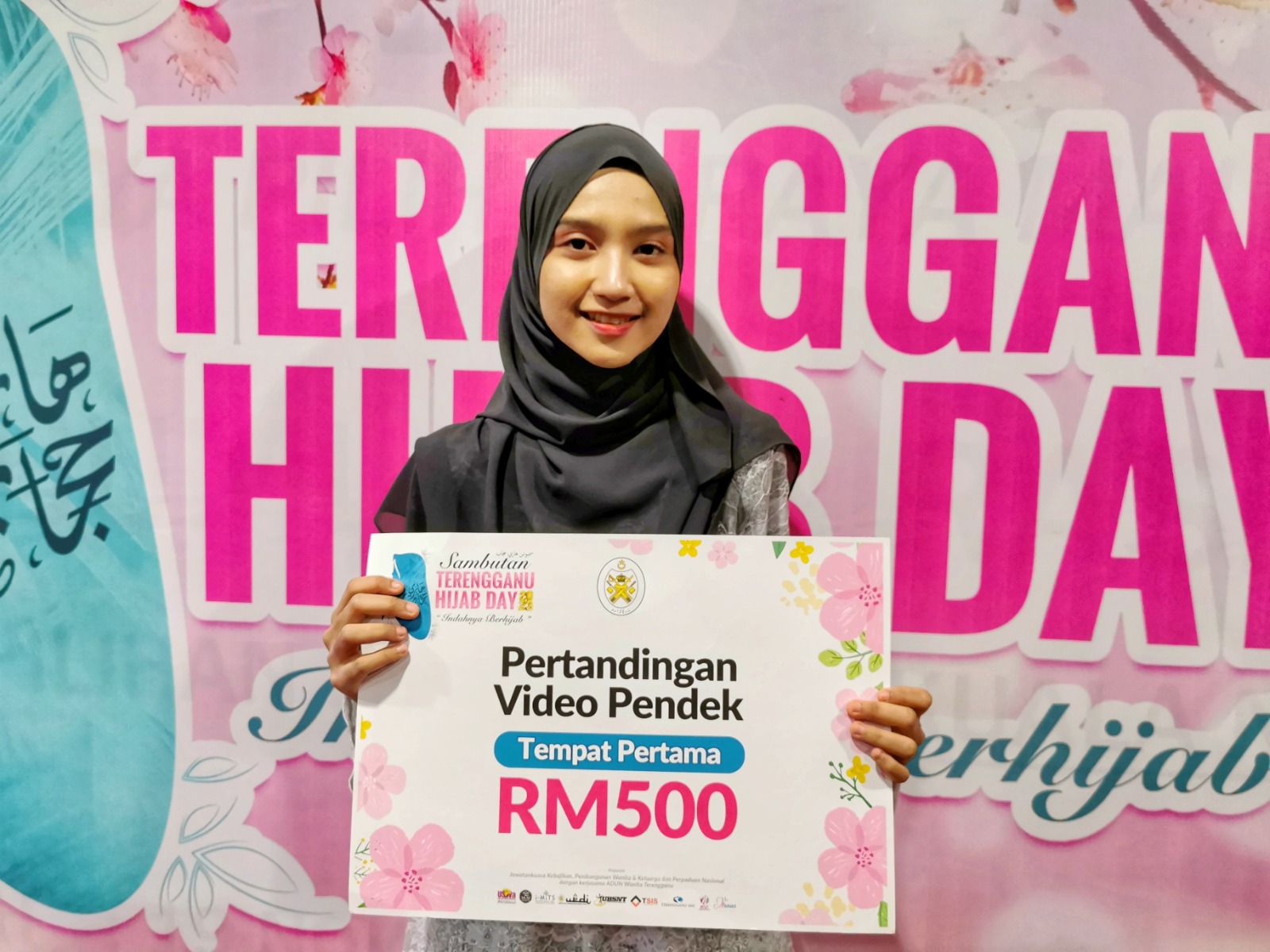 Guna Duit 'Gift' TikTok Beli Tudung Untuk Masyarakat