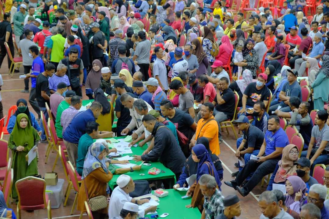 6,578 Penduduk di Air Putih Terima I-Fitri