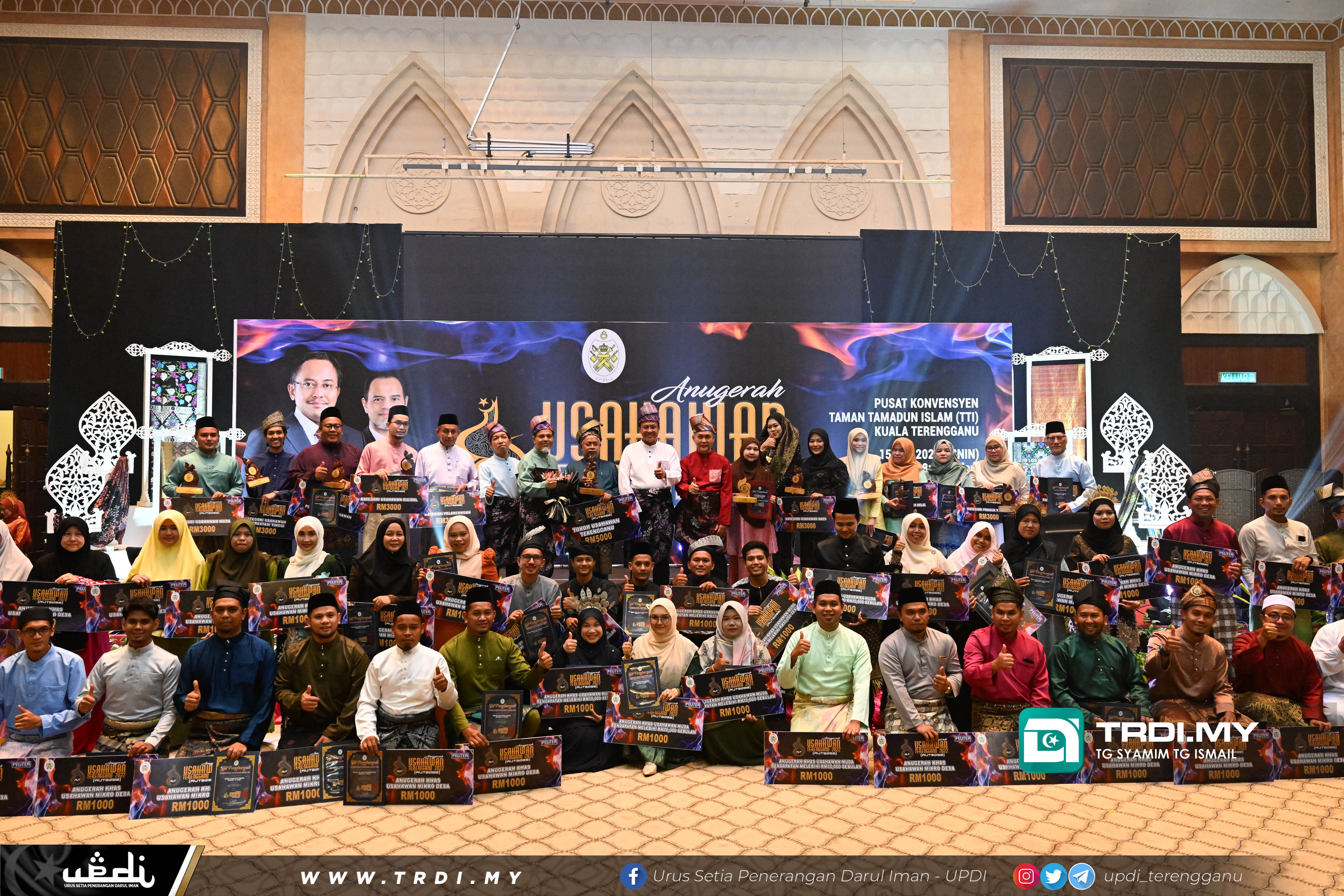 YAB MB menyempurnakan Majlis Anugerah Usahawan Terengganu (AUT) 2022 bertempat di Pusat Konvesyen,TTIA