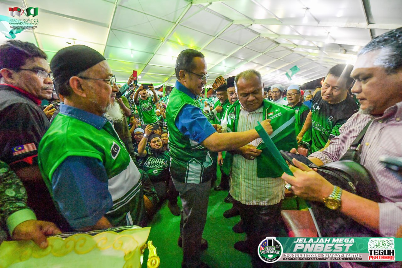 Mantan Naib Canselor, Bekas Orang Kuat BN Sertai PAS