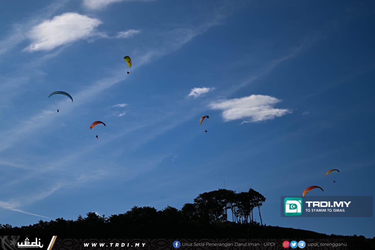 66 Peluncur Udara 'Terbang' Sempena 66 Tahun Kemerdekaan