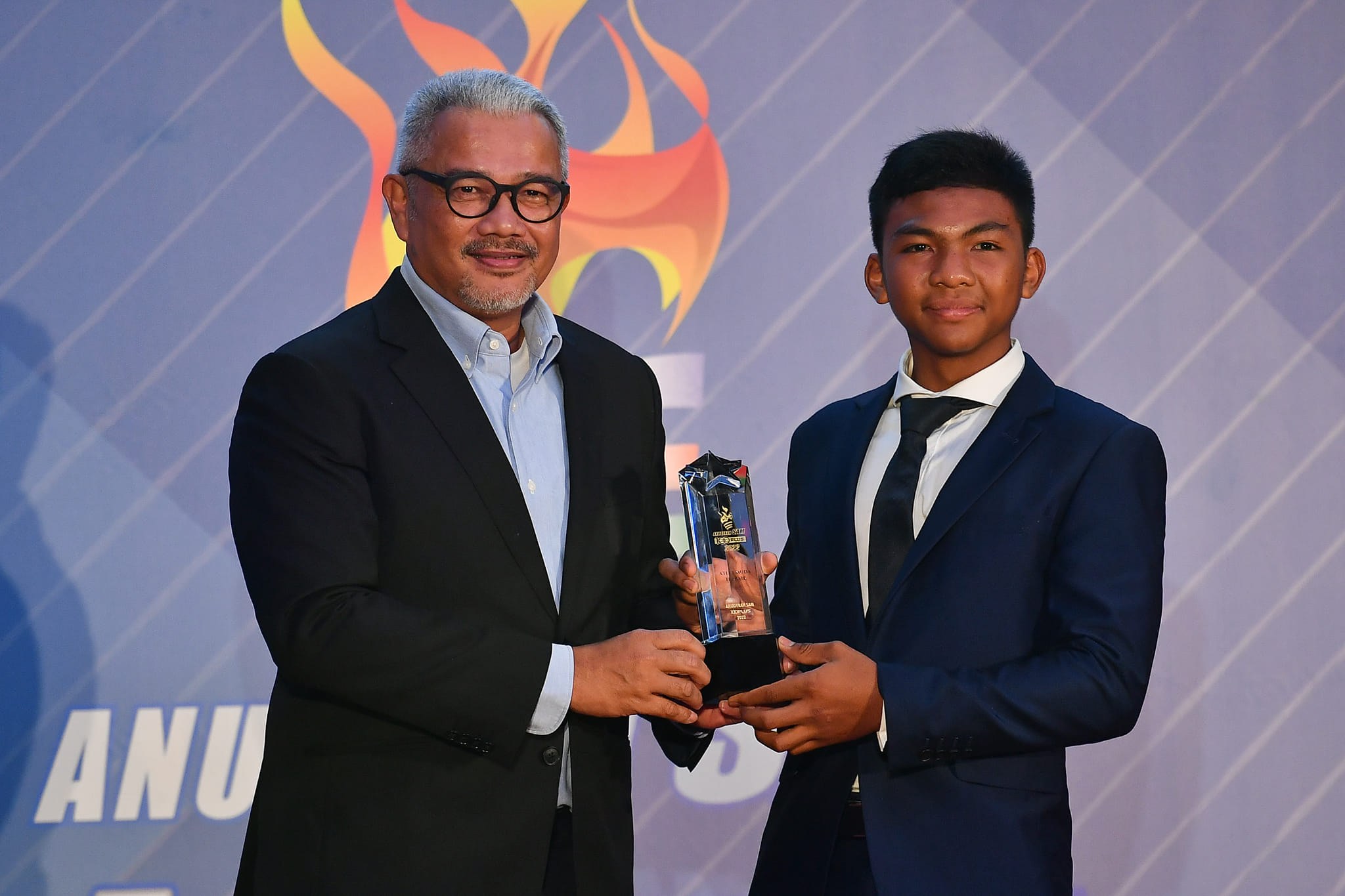 Dr Sam Rakam Tahniah Hakim Danish Rangkul Anugerah SAM