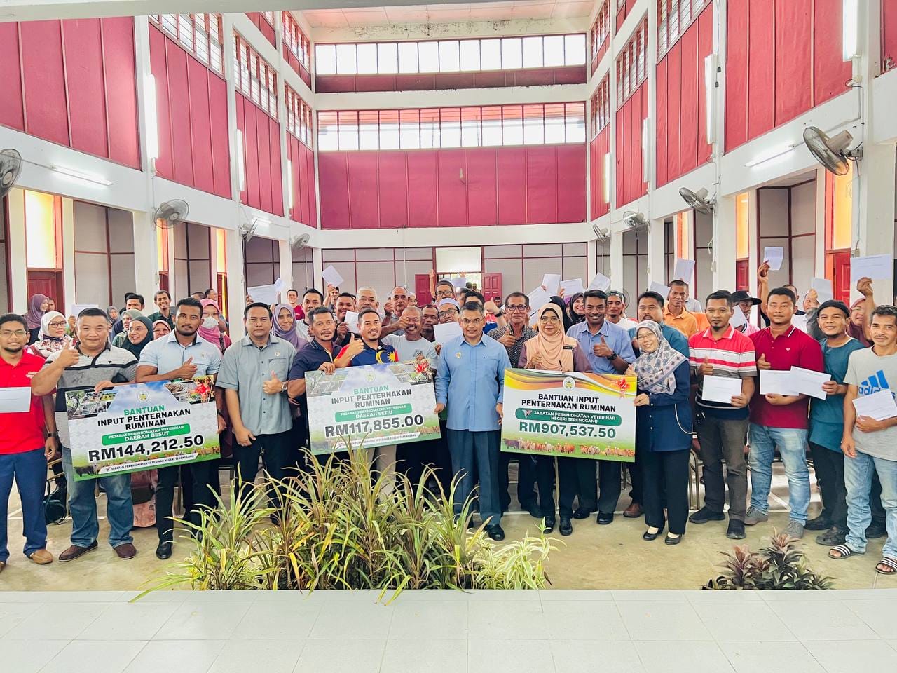 Bantuan Kerajaan Negeri Ringan Beban 166 Penternak