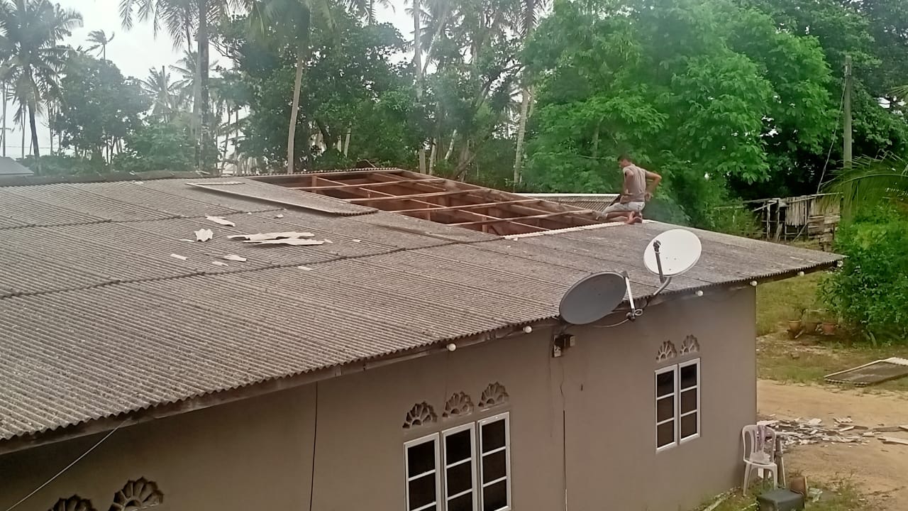 17 Rumah Terkena Ribut Dibaik Pulih