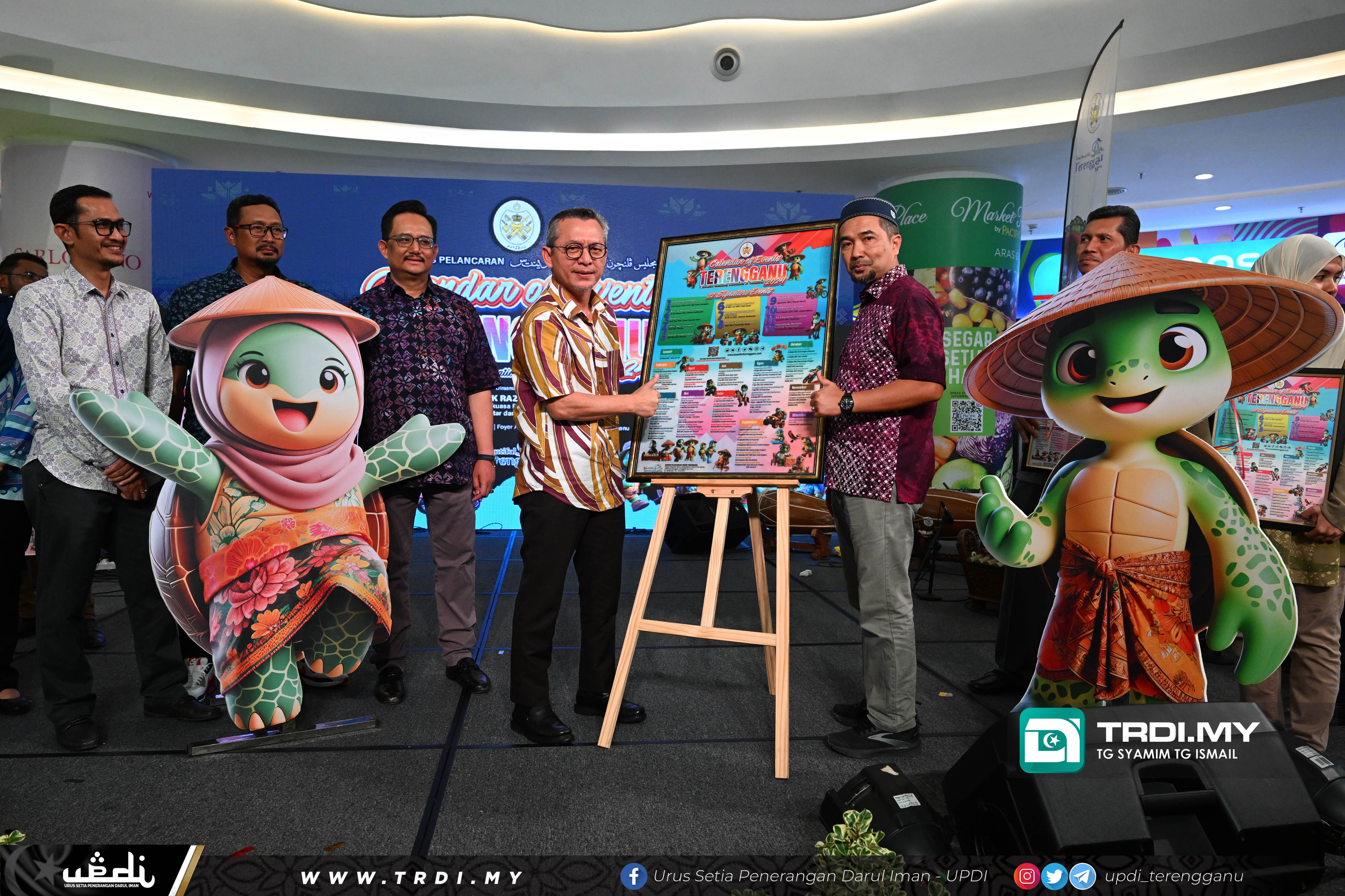 YB Datuk Razali Idris menyempurnakan Majlis Perasmian Penutup Senandung Terengganu dan Pelancaran COE 2024 bertempat di KTCC MALL.