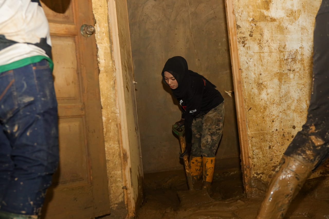 Aleya Korban 'Masa Enjoy', Bantu Mangsa Banjir