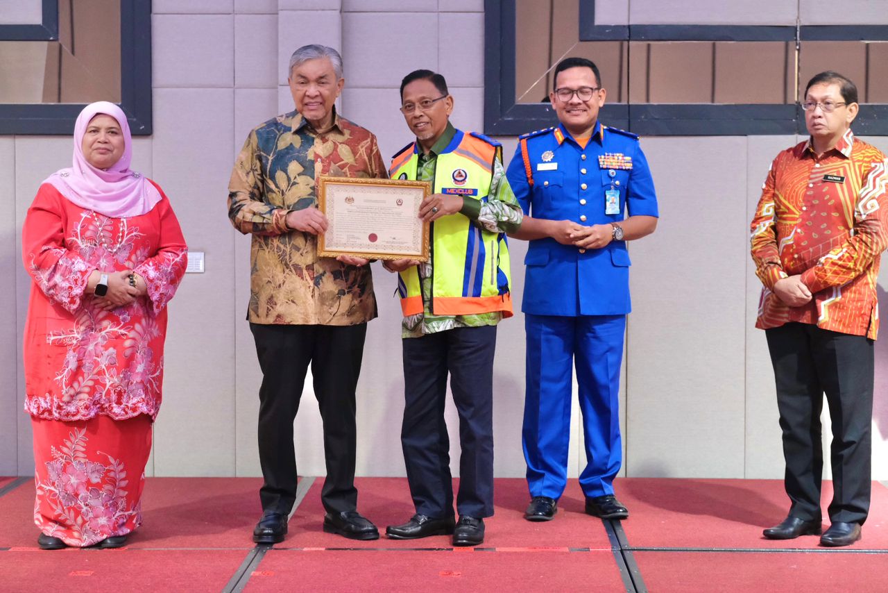 Hanafiah Terima Pangkat Timbalan Pesuruhjaya Kehormat APM