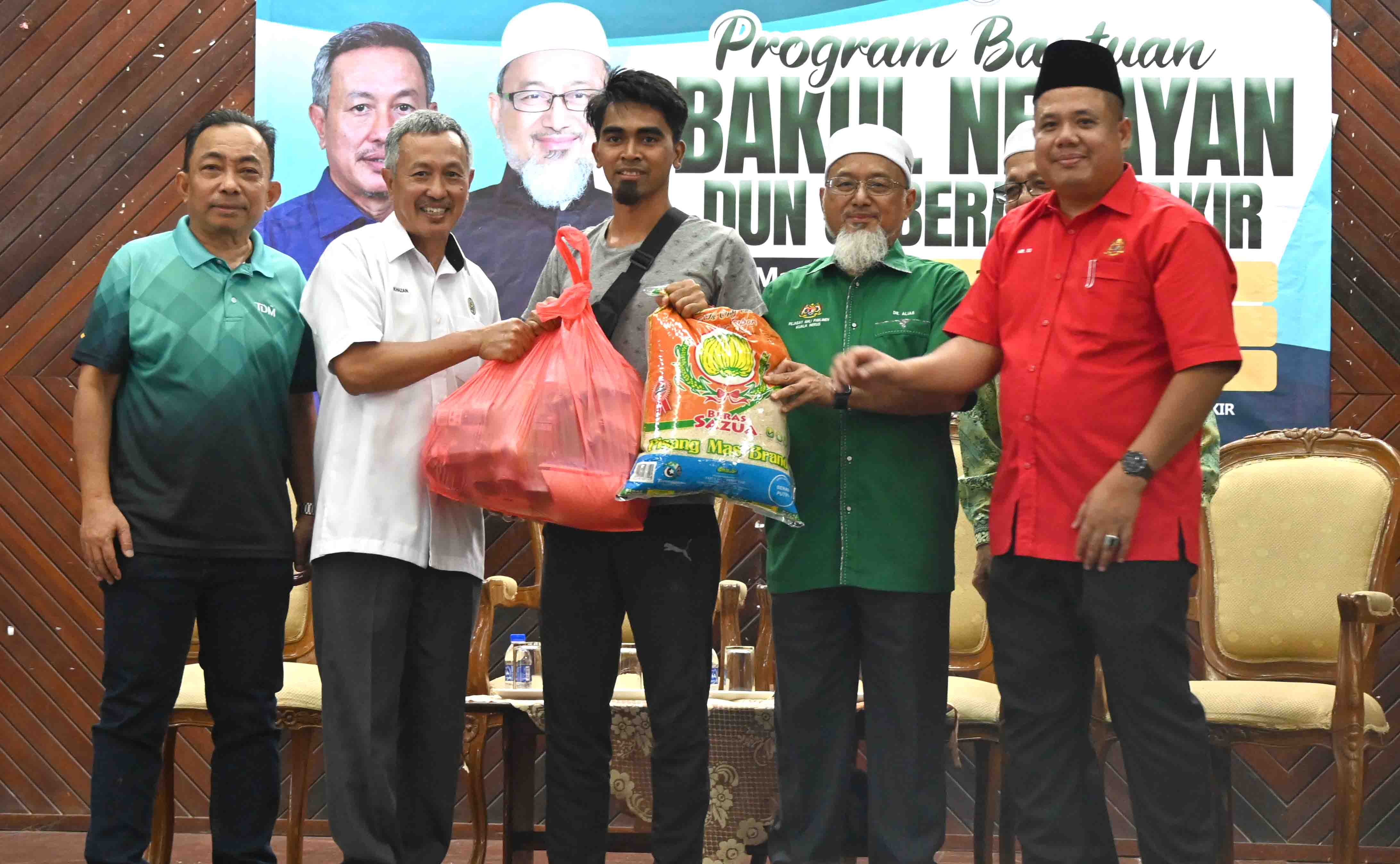 Nelayan Seberang Takir Terima Bantuan Musim Tengkujuh