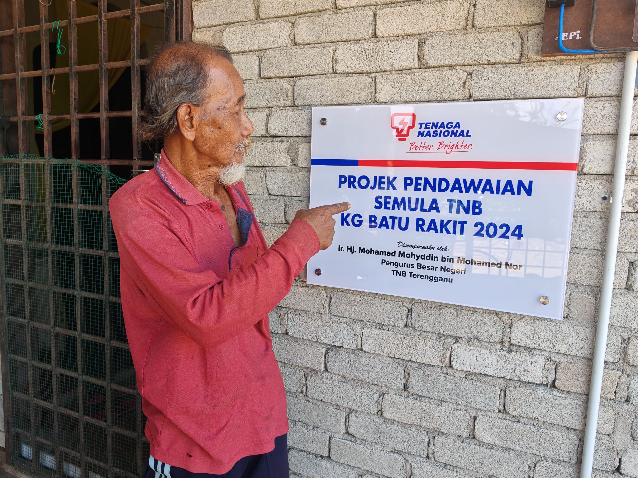 14 Tahun Penduduk Kampung Darat Hidup Tanpa Elektrik