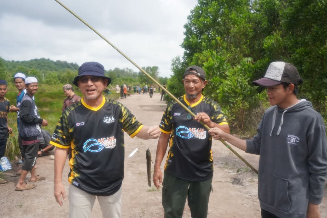 Tangkap Ikan ‘Guna Buluh’ Meriah di Meraga Beris