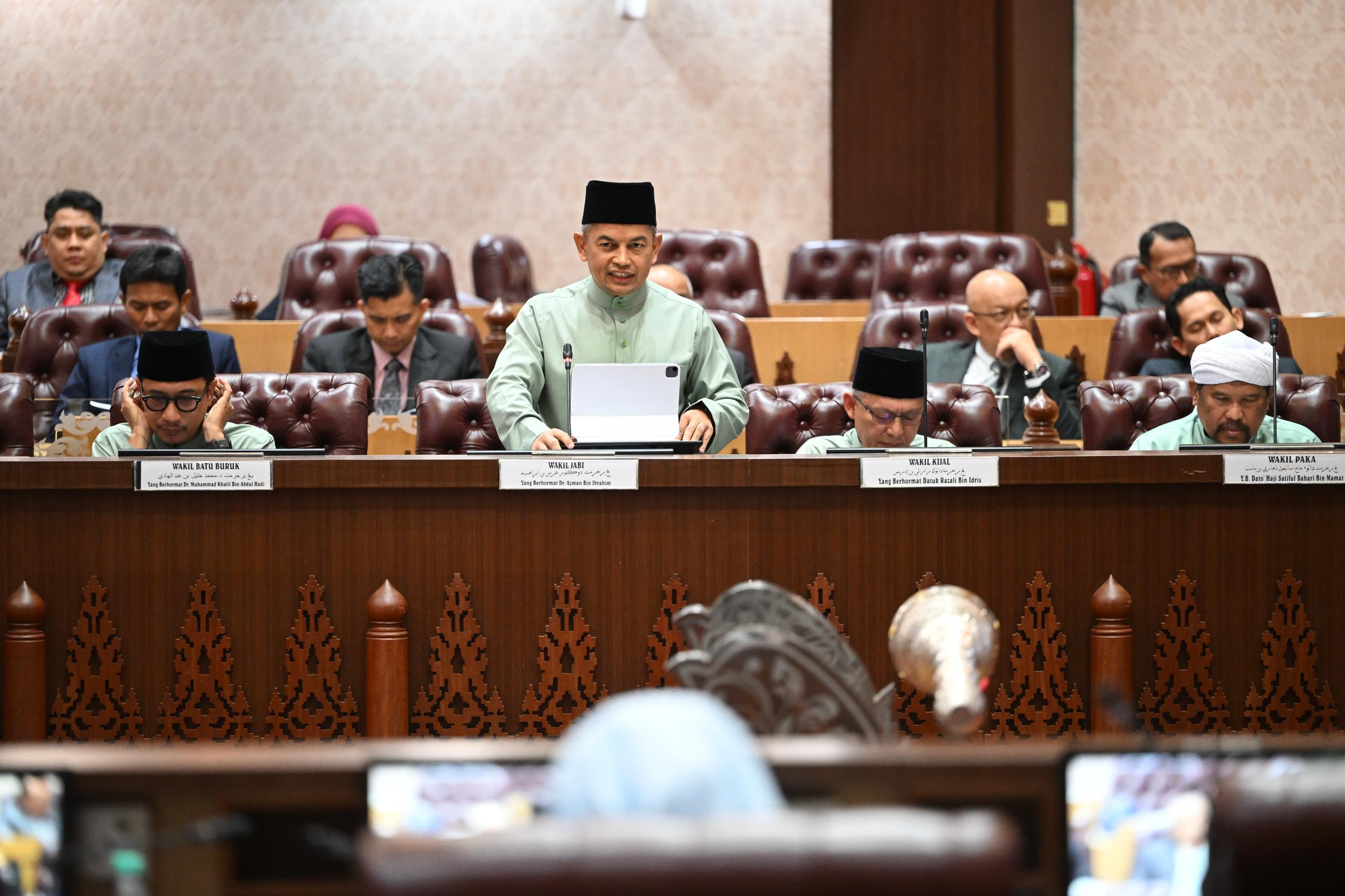 Sikap 'Nak Simpan Buat Pusaka' Rugikan Negeri - Dr. Azman