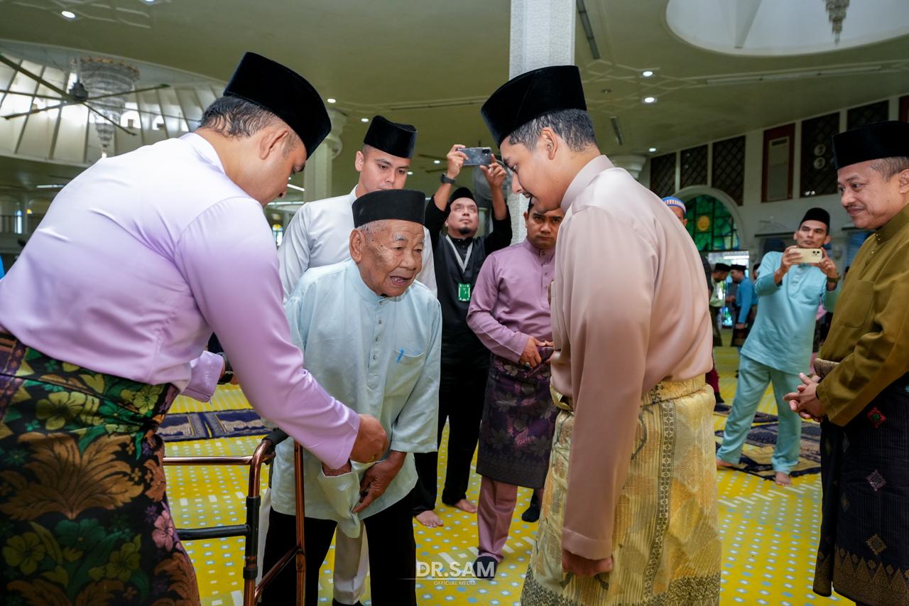 Raja Muda, MB Solat Aidiladha Bersama Rakyat