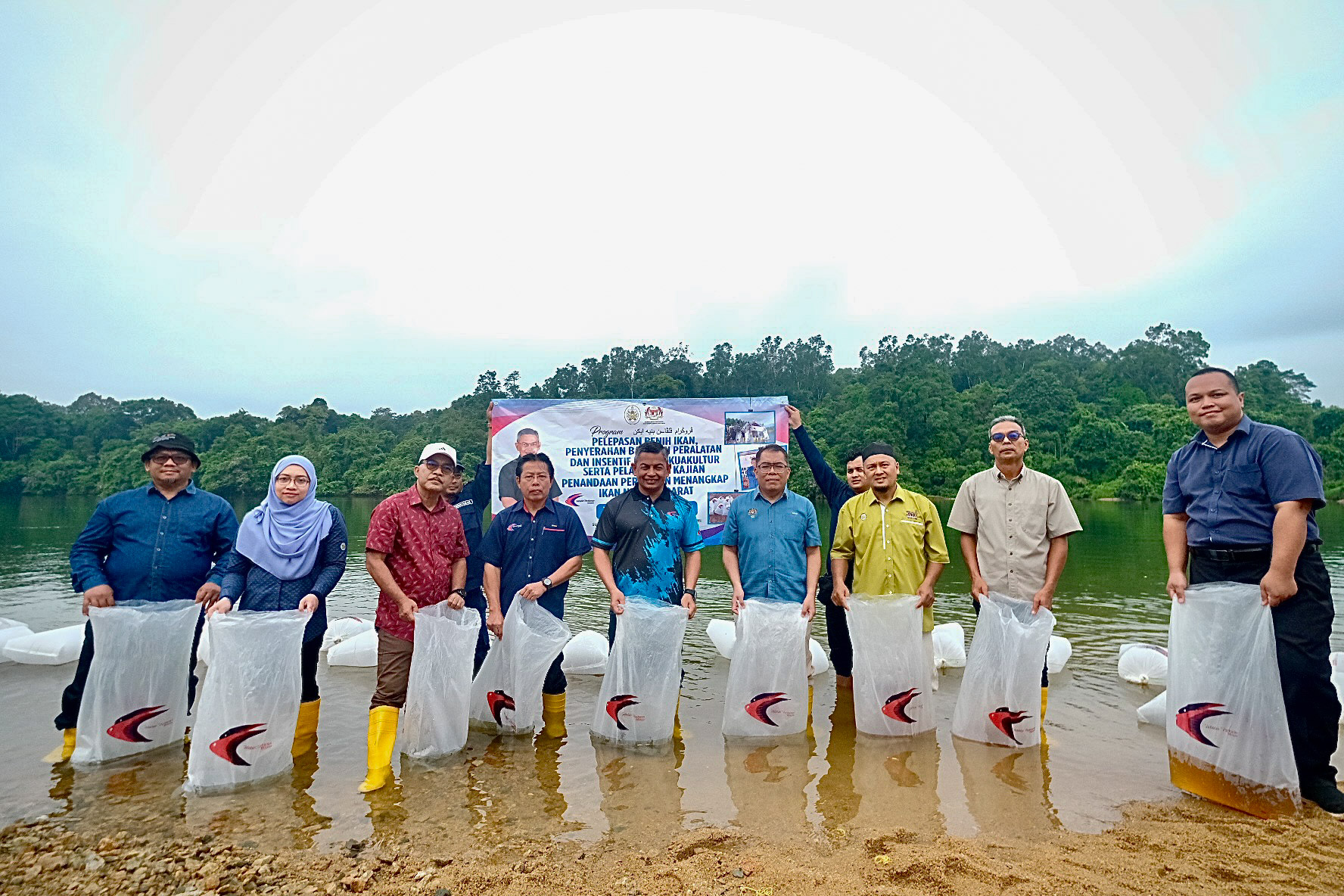 33,000 Benih Ikan Dilepaskan di Kampung Temir