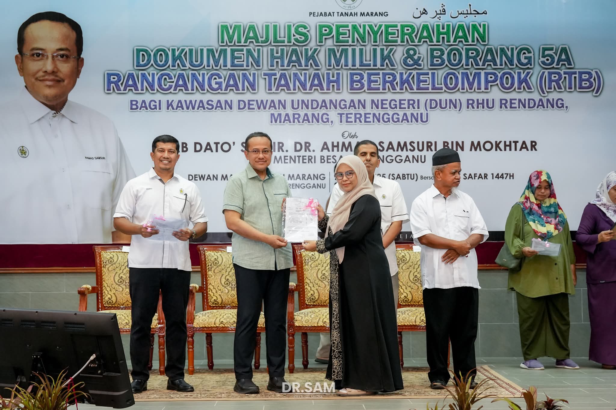Siang Pandu Grab, Malam Jual Nasi Lemak - Ibu Tunggal Akhirnya Miliki Tanah