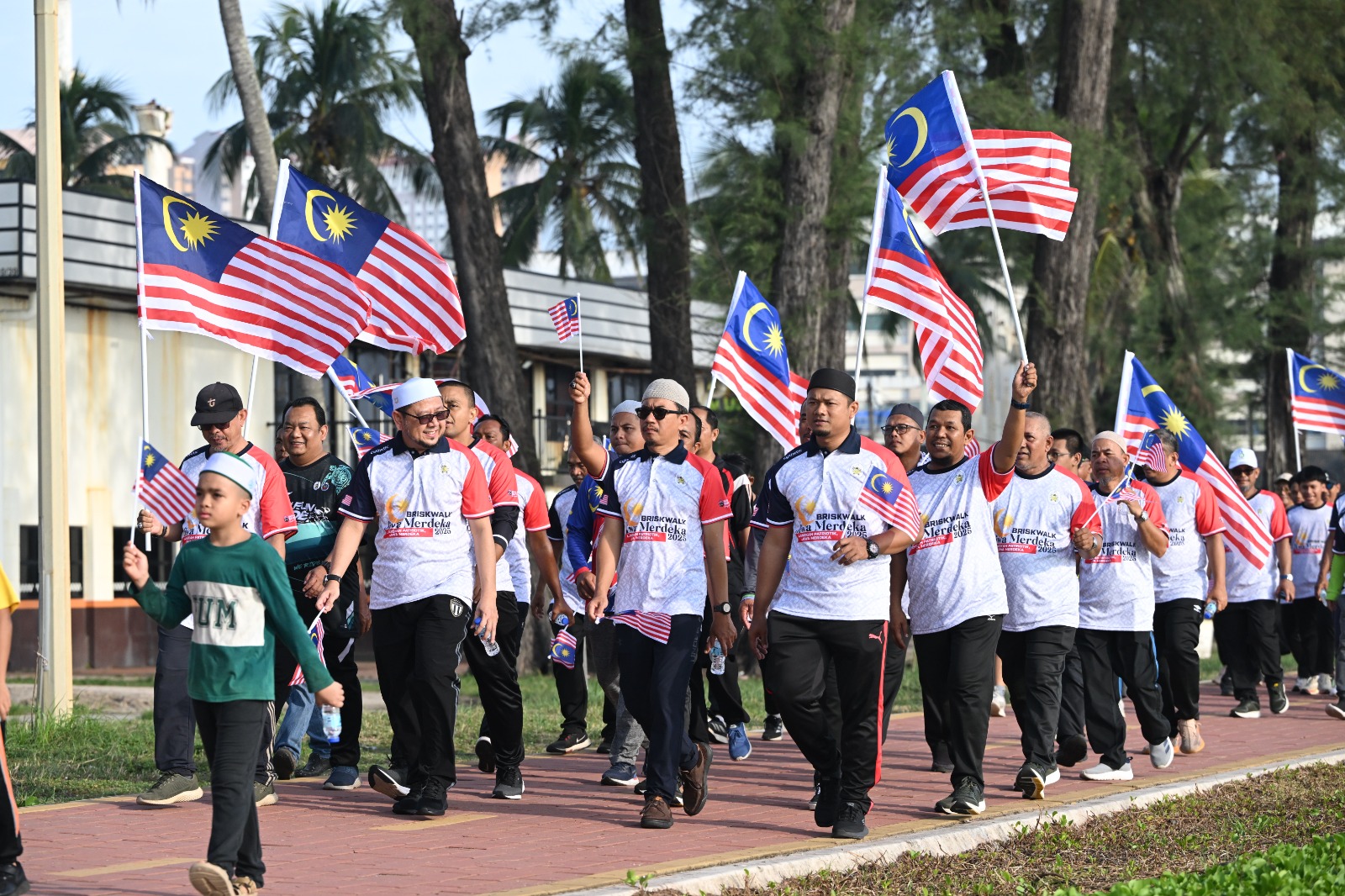 Briskwalk Jiwa Merdeka Pupuk Patriotisme Komuniti Batu Buruk