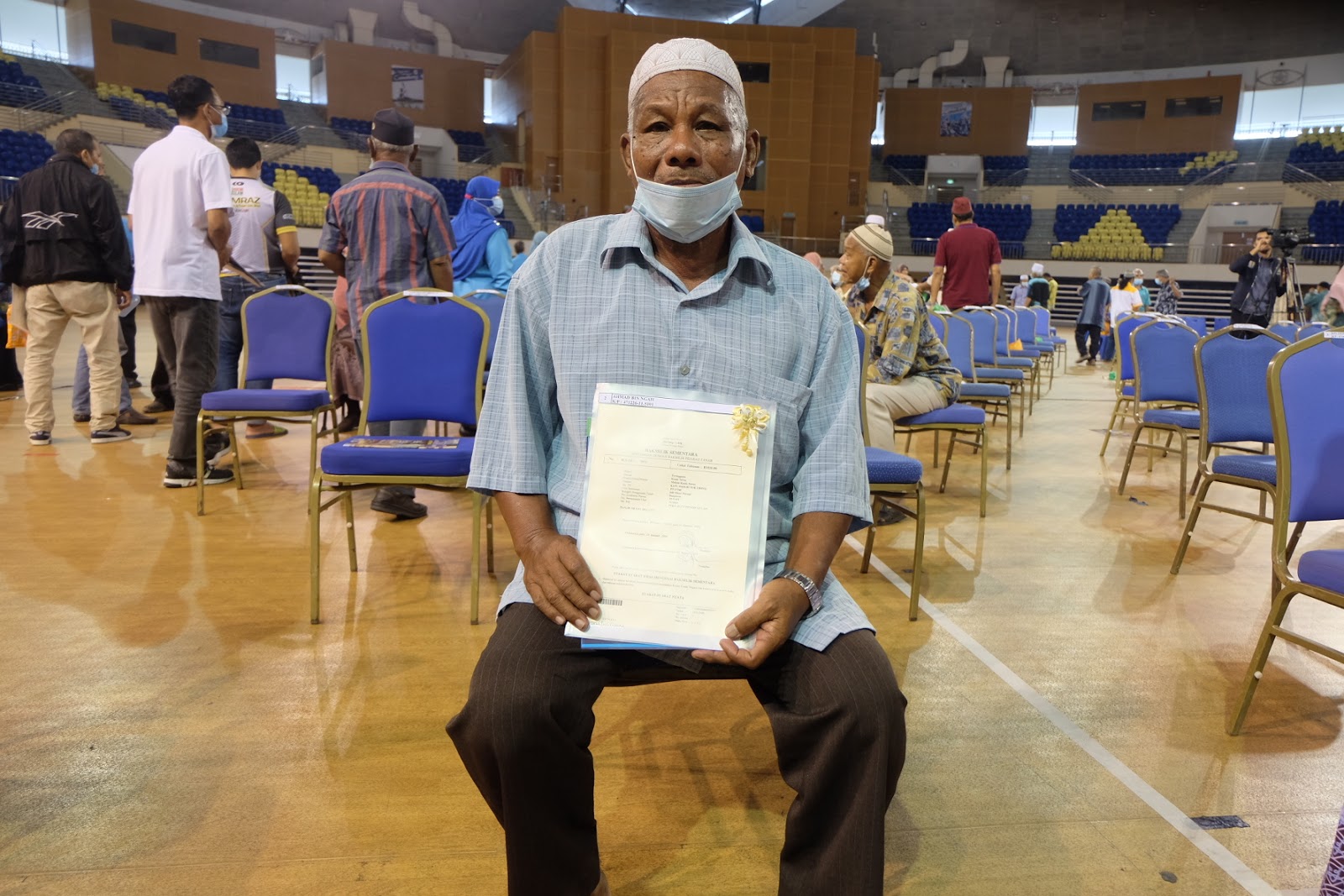 Bertahun Menunggu, Kini Pak Mat Senyum Lebar