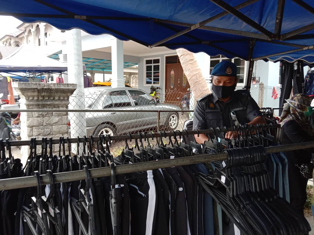 KPDNHEP Terengganu Tahan Tiga Individu Jual Pakaian Berjenama Tiruan