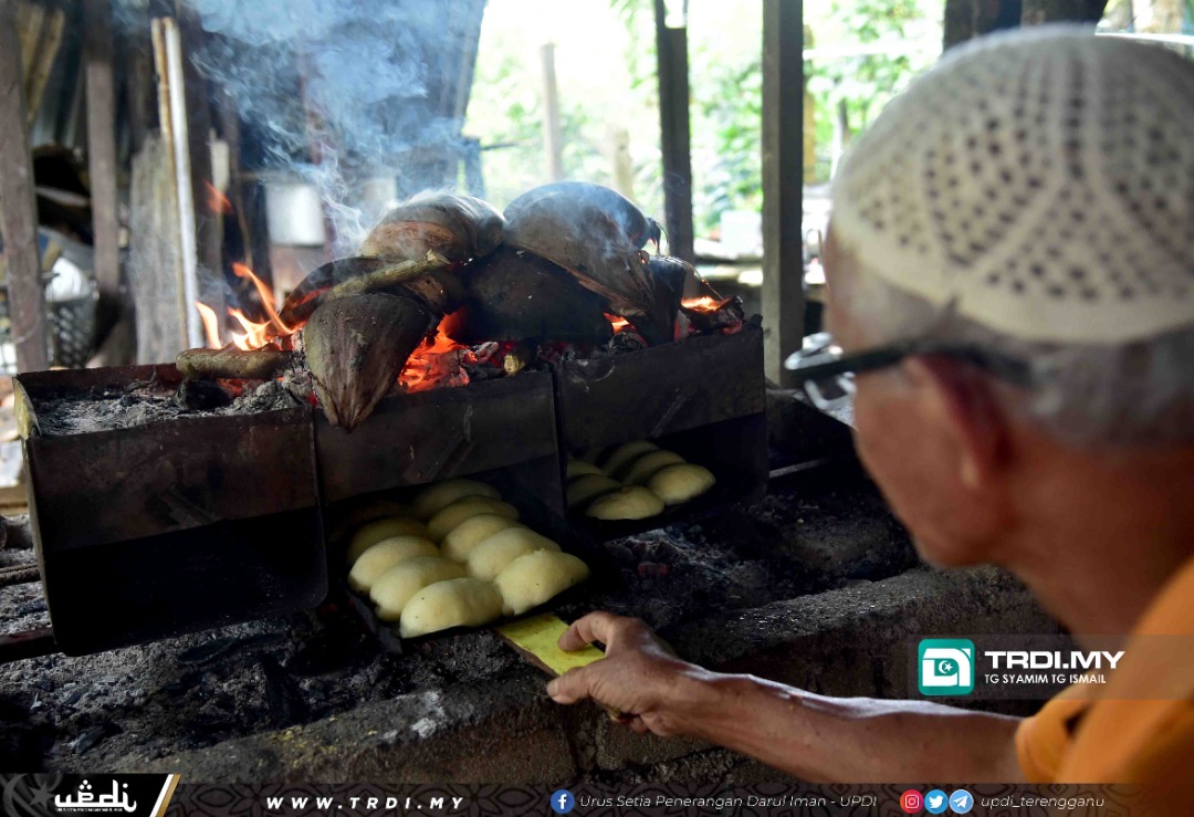 Bakar Guna Sabut Rahsia Keenakan Roti Sekaya Dapur Kayu