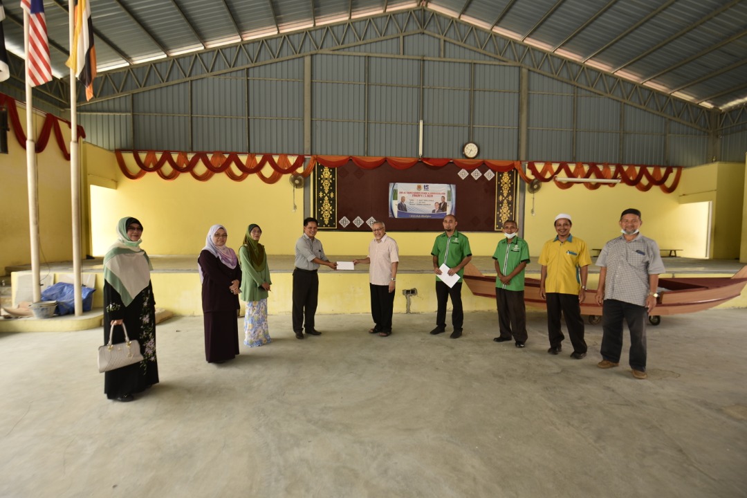 ADUN Ladang Bantu Pembinaan Dewan Terbuka SK Seri Budiman