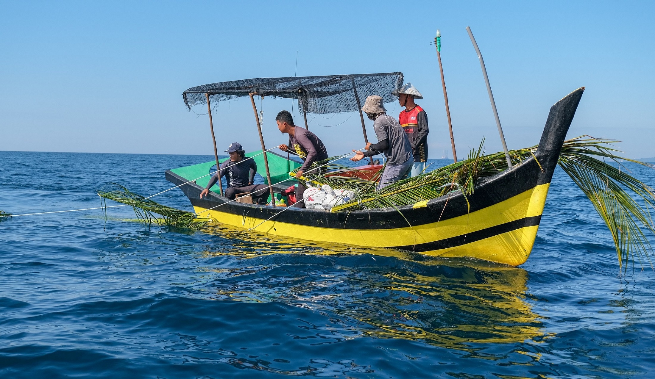 30 Unjam Dilabuhkan Di Pesisiran Pantai Kijal