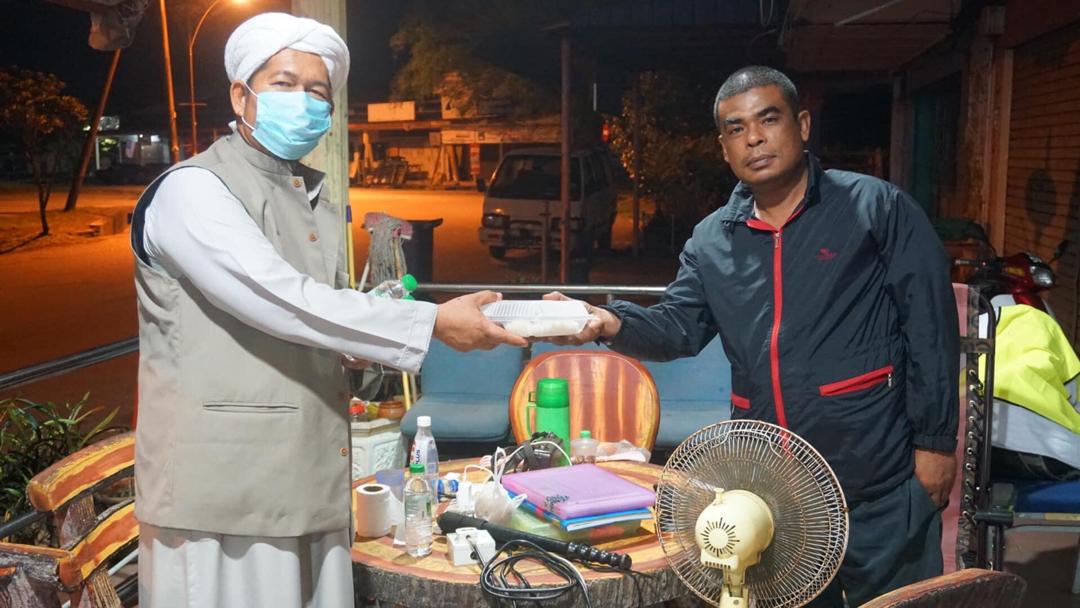 Singgah Sahur Santuni 'Frontliners'