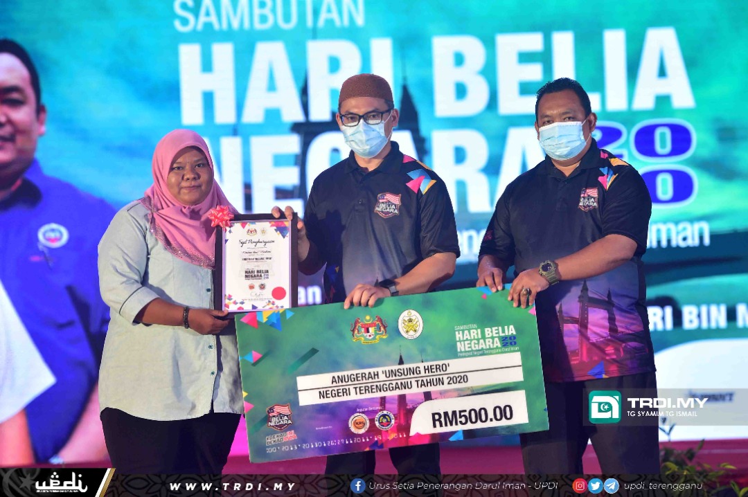 Along 'Skuter' Terima Anugerah 'Unsung Hero' Terengganu
