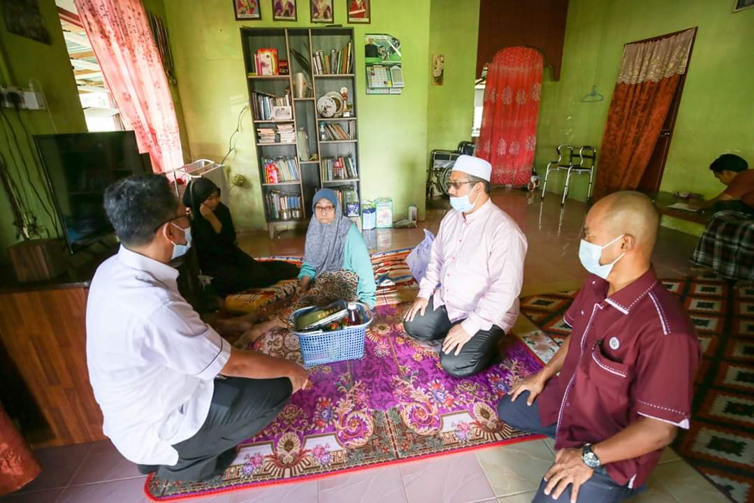 YB Jelajah Kampung Hulur Bantuan Keluarga Miskin