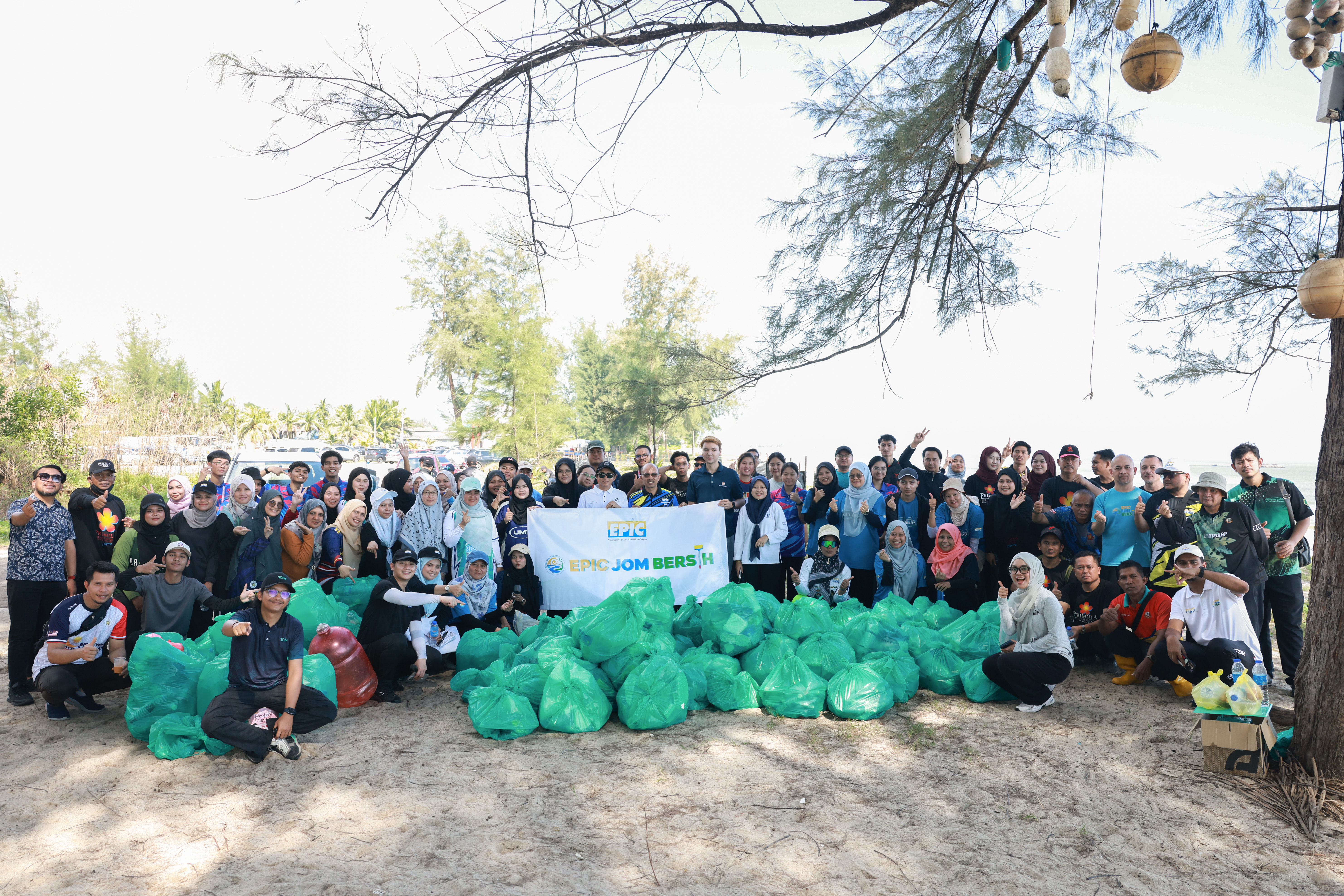 EPIC Anjur Program Bersih Pantai, Tanam 100 Pokok Rhu di Batu Buruk