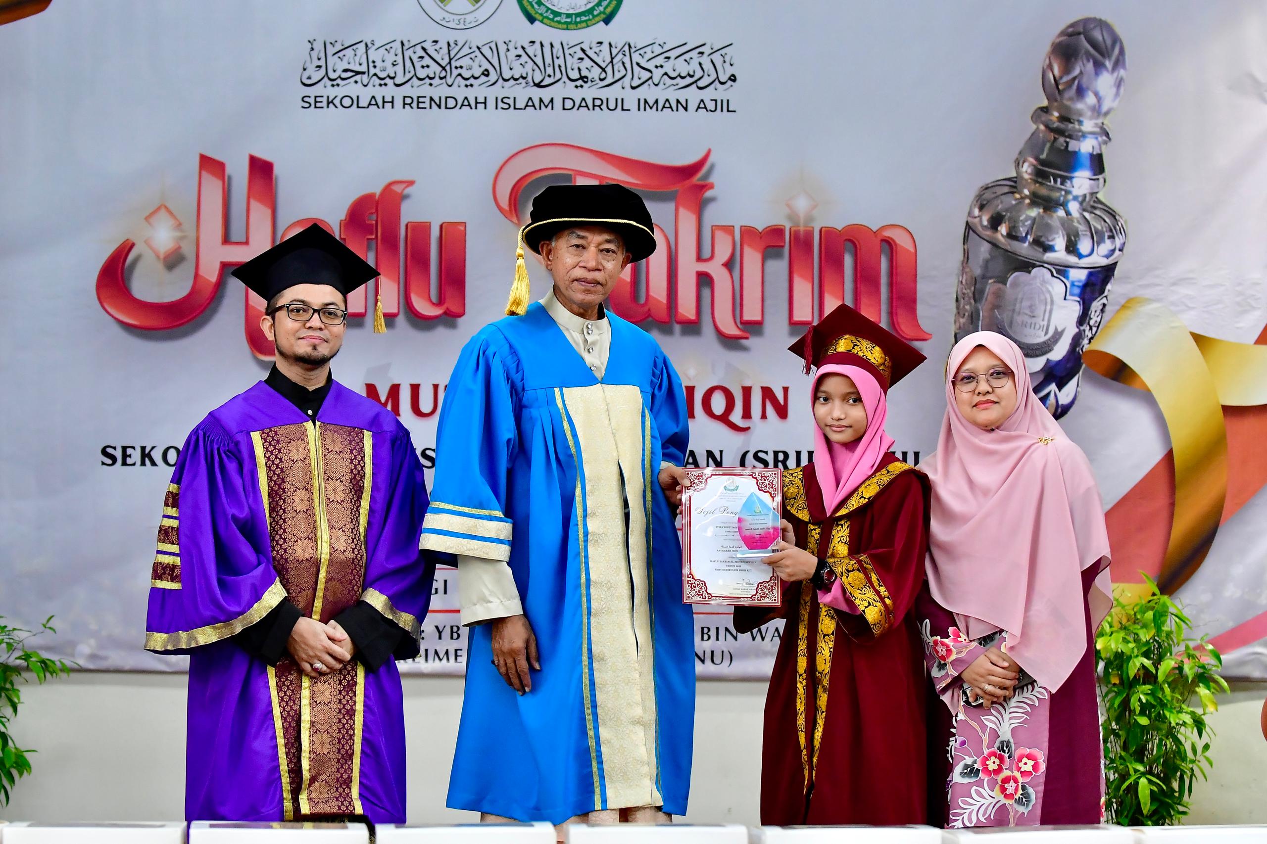 49 Murid SRIDI Ajil Dirai Dalam Majlis Haflu Takrim