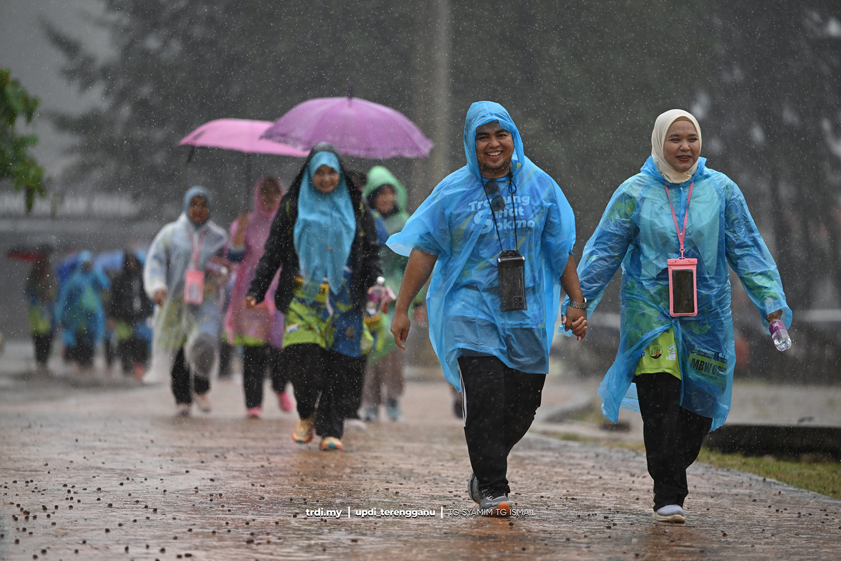 2,000 Sertai Monsoon Brisk Walk 2025
