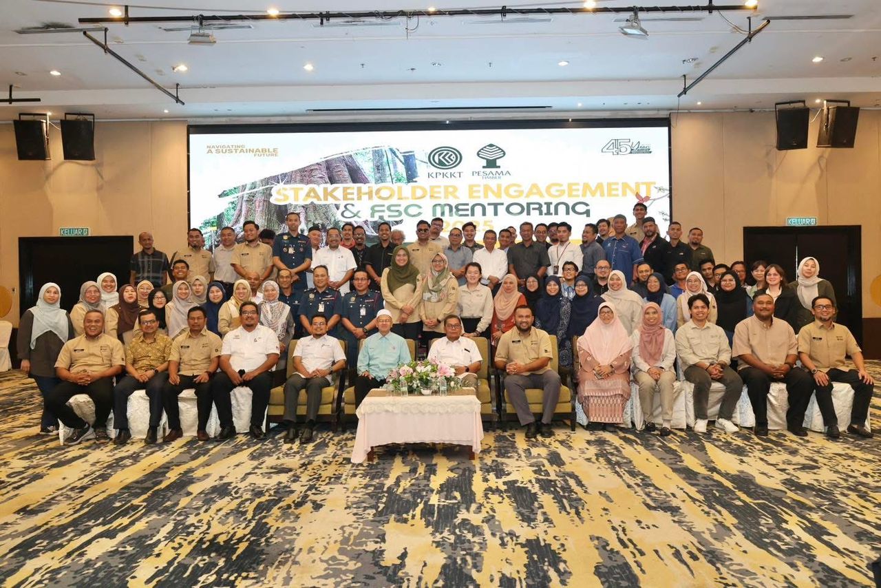 Golden Pharos Bimbing Pemegang Taruh Industri Perkayuan Terengganu