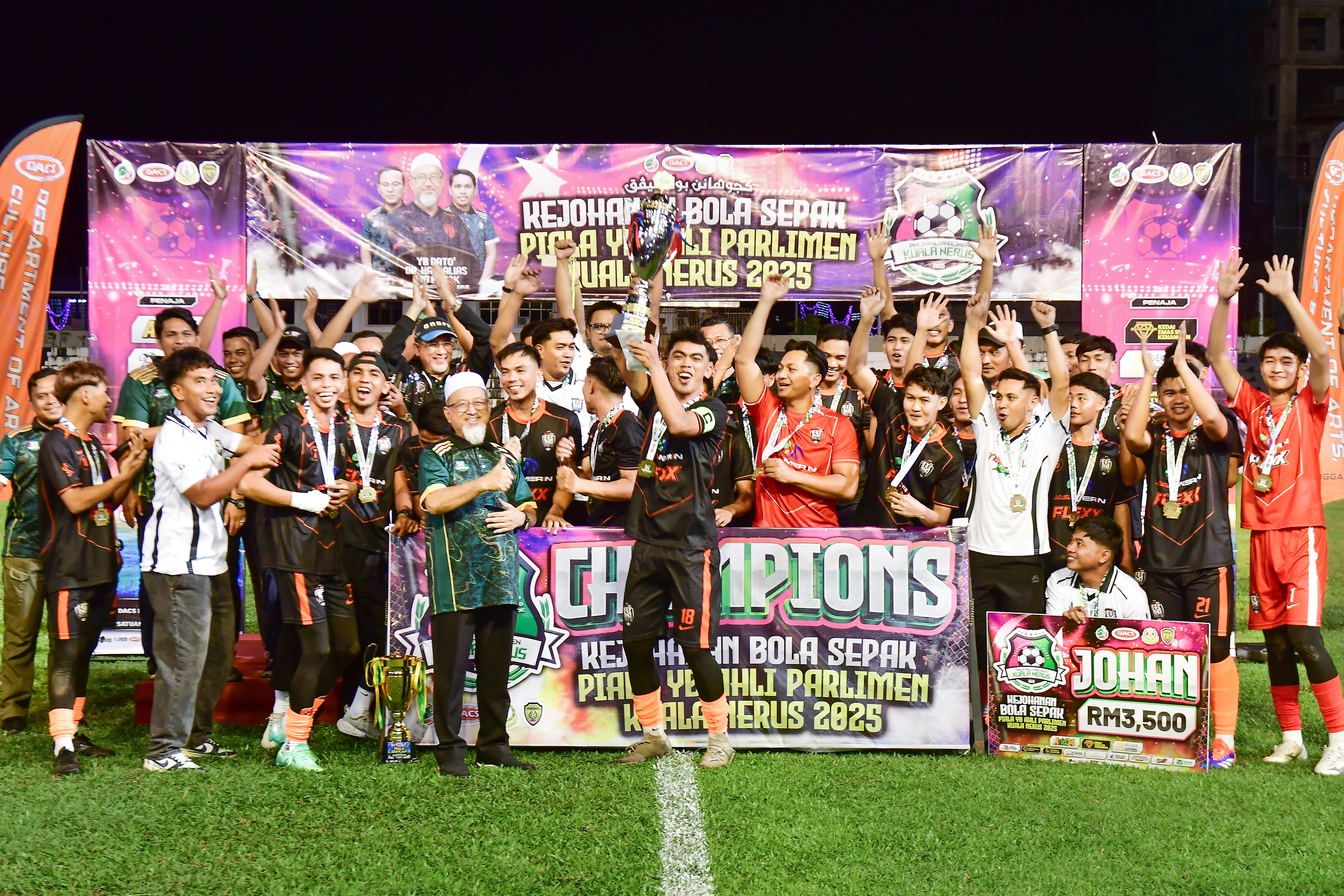 Bukit Tok Ris FC Julang Piala Ahli Parlimen Kuala Nerus